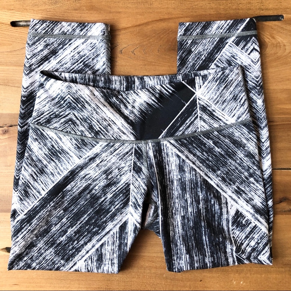 Lululemon Wunder Under Crop II *Full-On Luon - Picture 8 of 15